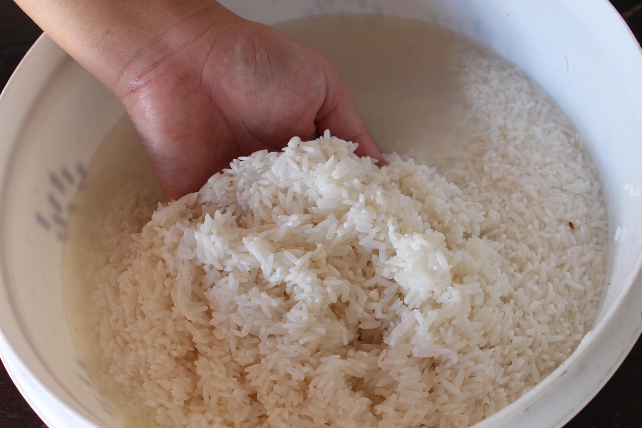 How to Wash Rice the Right Way and Improve Texture and Flavor - Healthy ...